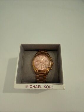 Michael Kors Women’s Rose Gold watch with Box and extra links- worn once